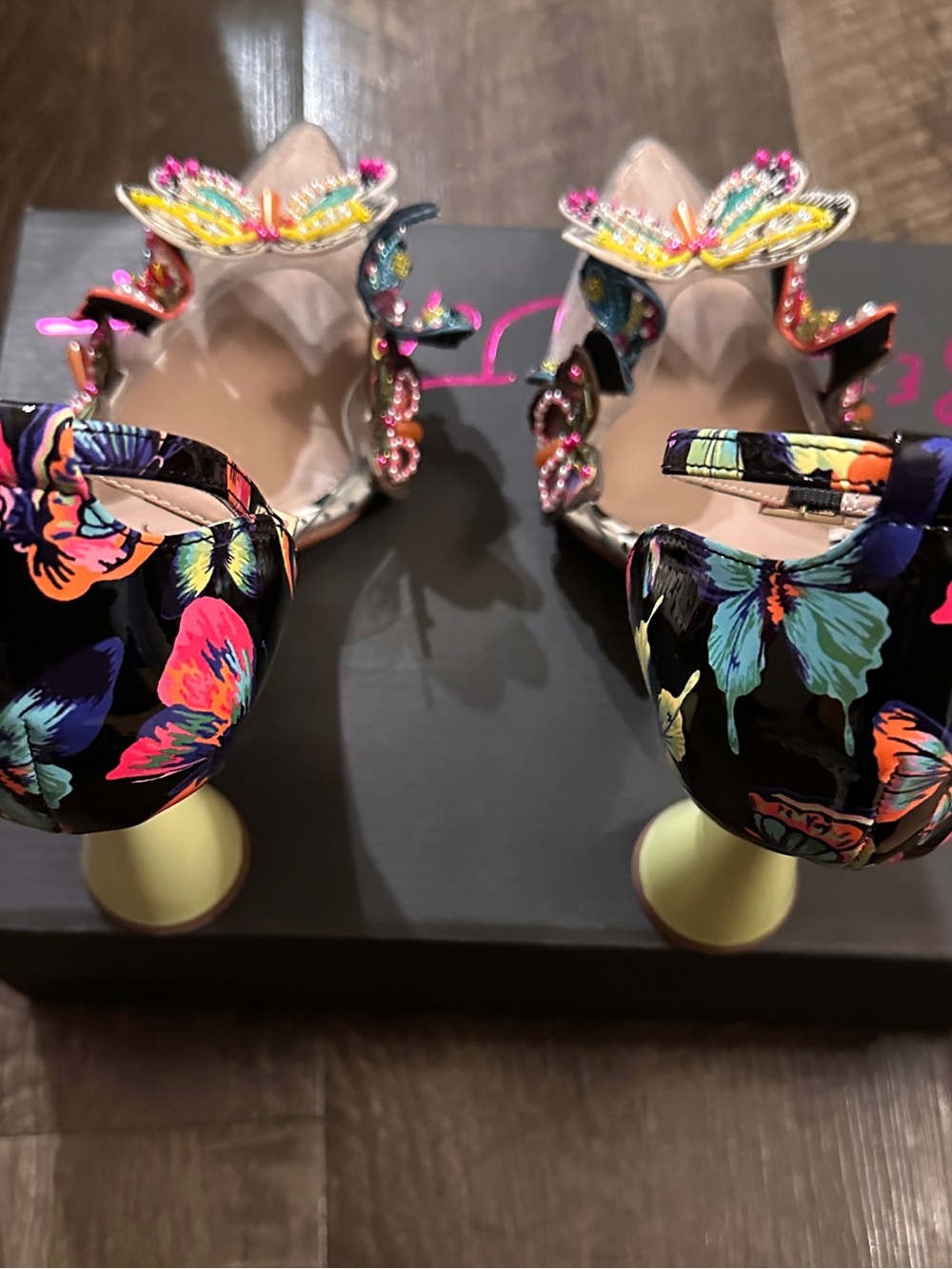 NEW- Betsy Johnson Gidelle Butterfly Sculpted Vinyl Pumps - Size 10 - Picture 4 of 5